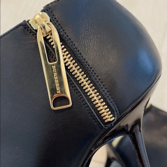 Burberry open toe boots - Picture 7 of 7